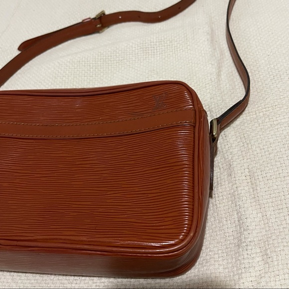 Authentic Louis Vuitton Trocadero Epi leather - Picture 2 of 10